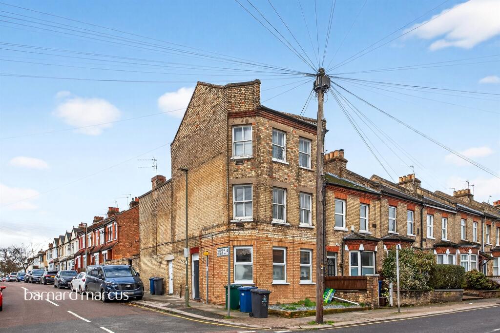 Main image of property: Oakleigh Road North, London