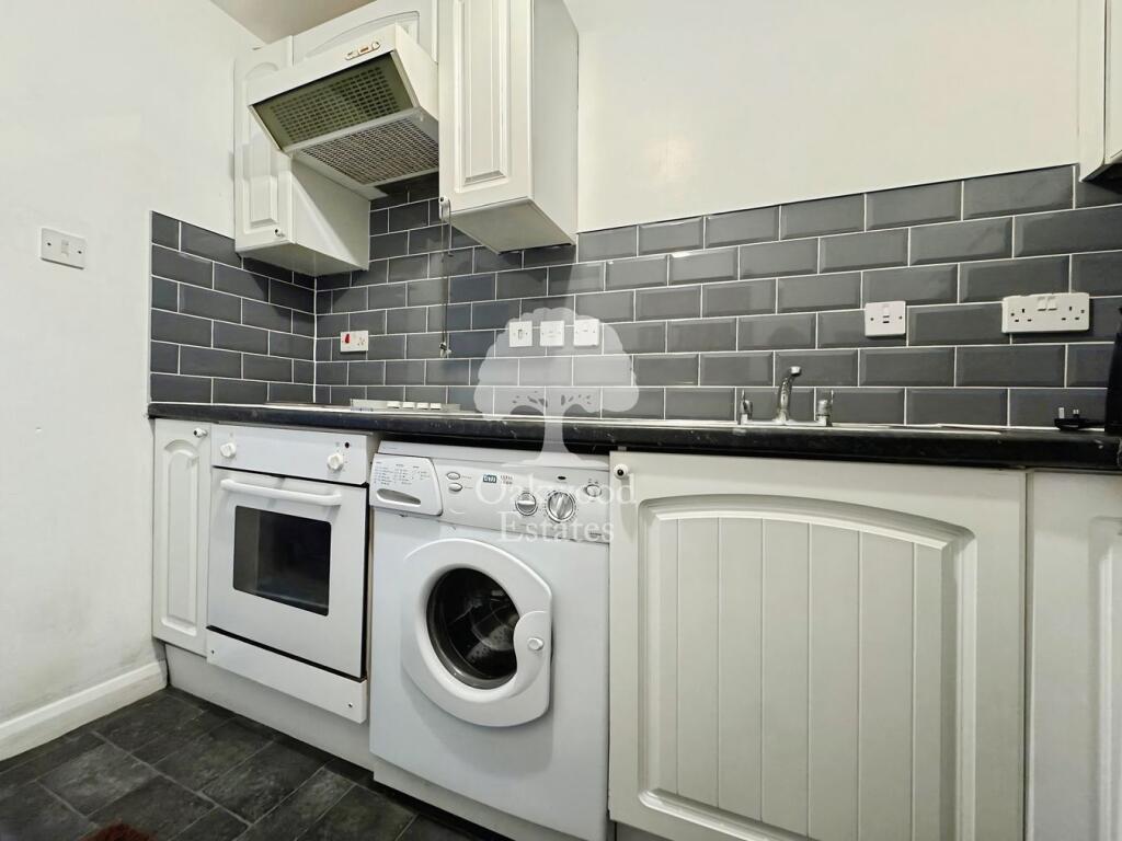 Apartment in Slough - View 3
