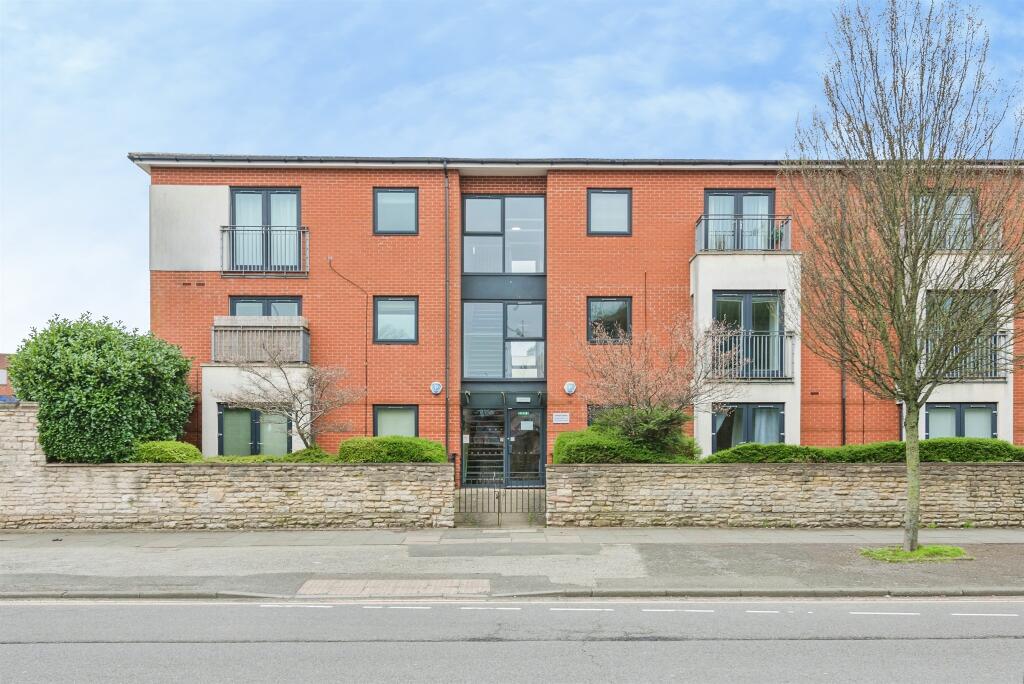 2-bed flat on Streetly Road, Birmingham, £90,000