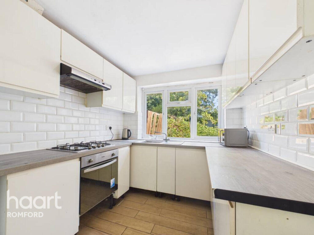 House in London, Collier Row - View 3
