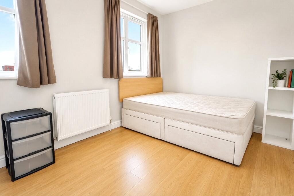 Oriental Road, Woking, Surrey, GU22 - View 2