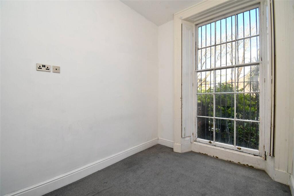 Apartment in Birkenhead, Lower Tranmere - View 4