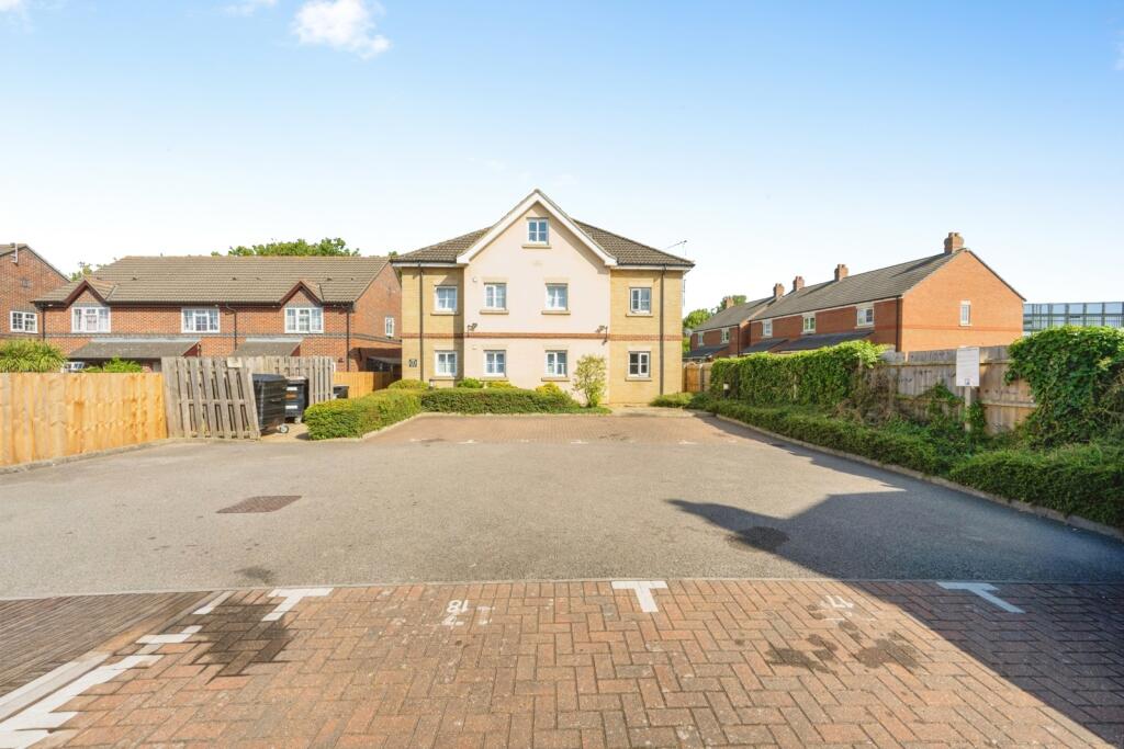 Apartment in Bedfordshire, Bedford - More
