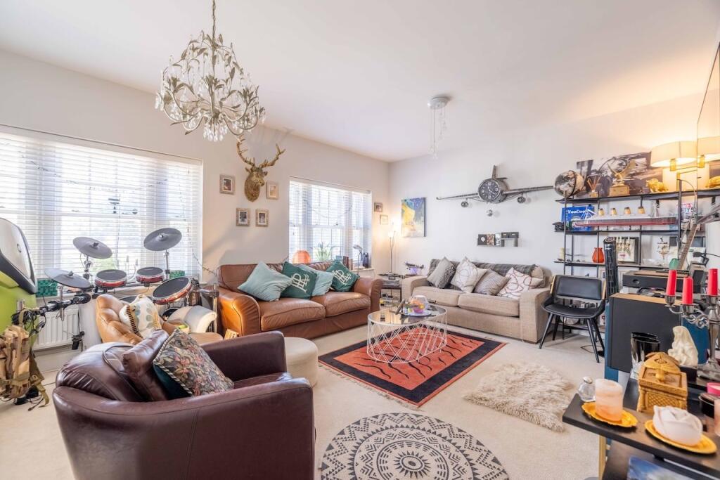House in Slough - View 3