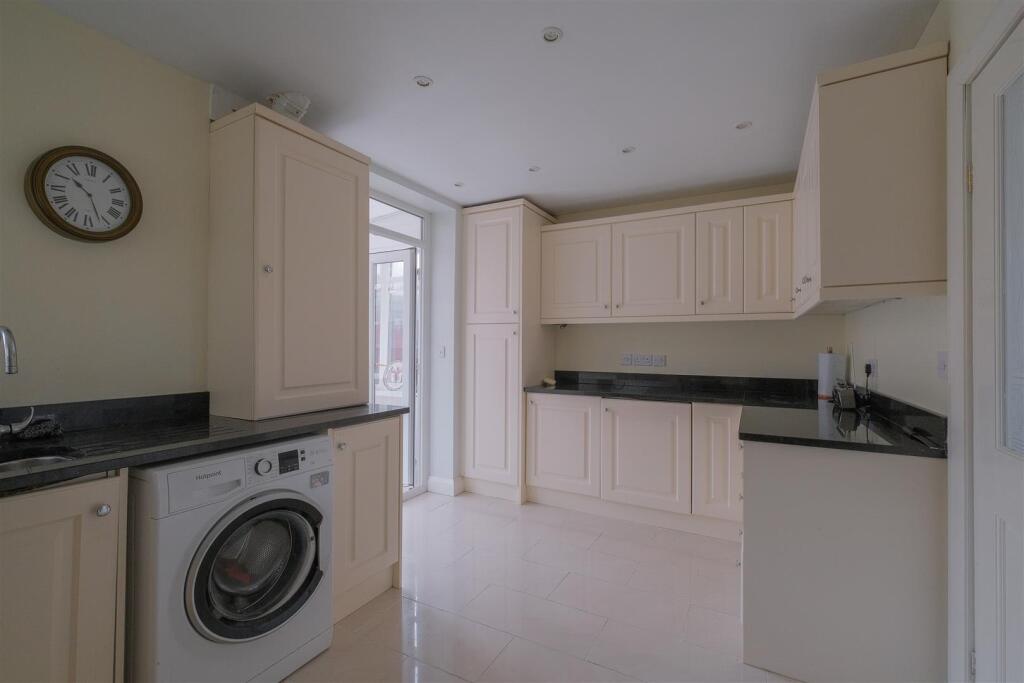 Friendly Avenue, Sowerby Bridge photo 4
