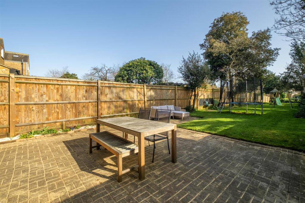 House in Elmbridge, Surrey - View 3
