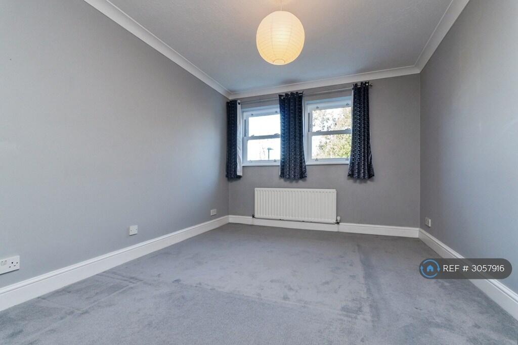 Apartment in Sutton - View 4