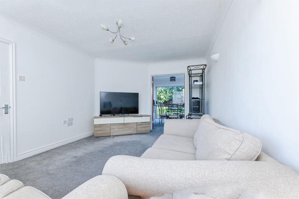 House in Blaby, Huncote - More