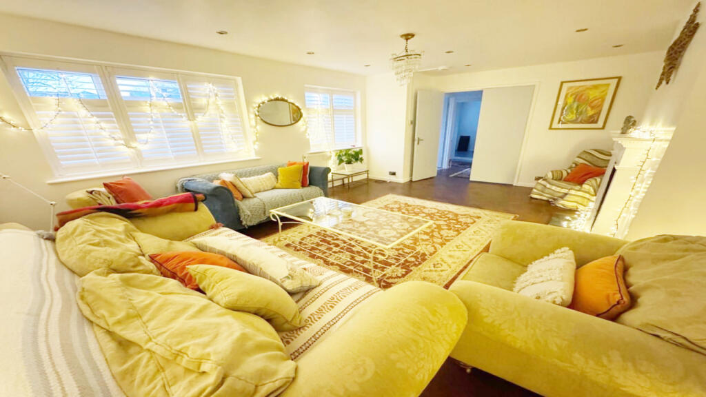 Main image of property: York Close, WD4 9HX