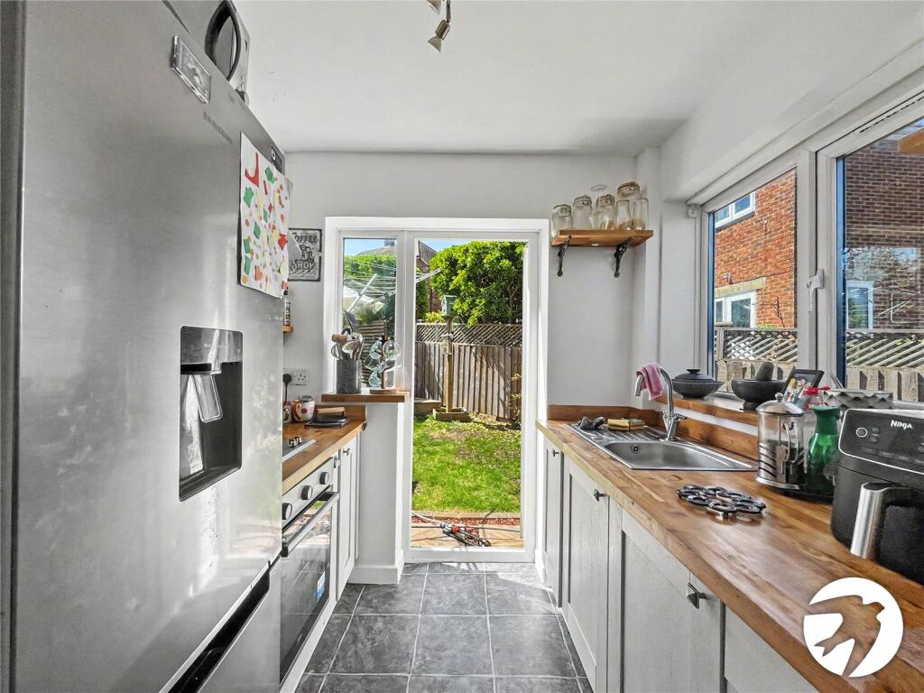 House in Chatham, Medway - More