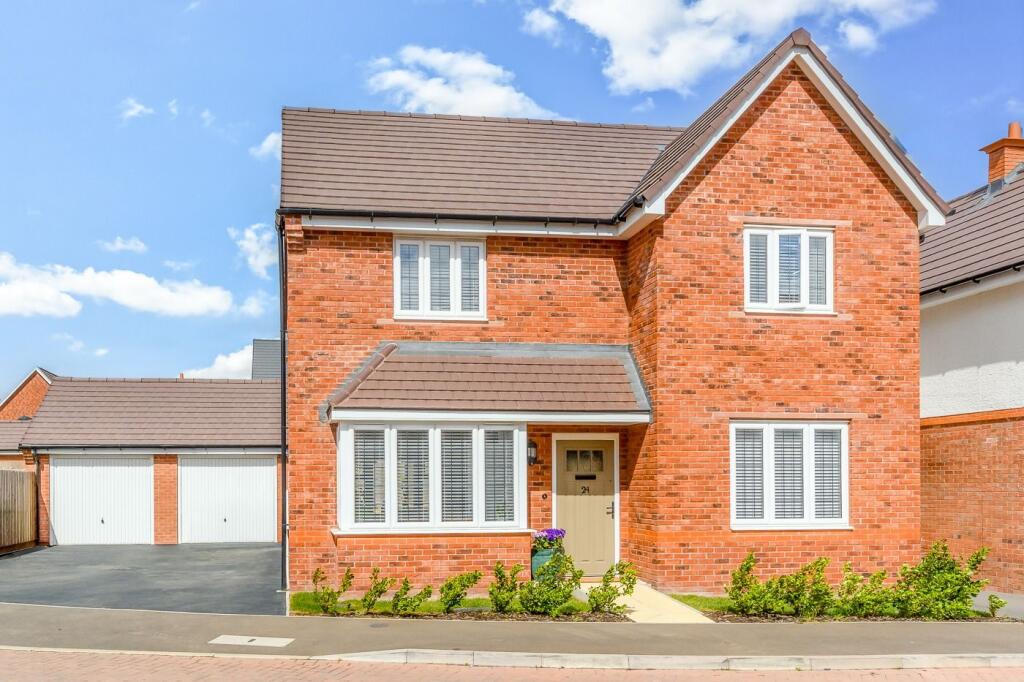 Main image of property: Hopper Avenue, Stratford-upon-Avon, CV37 9GQ