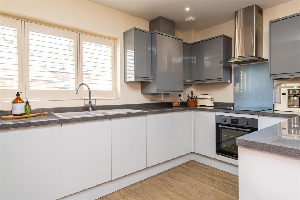House in Northampton, Spinney Hill - More