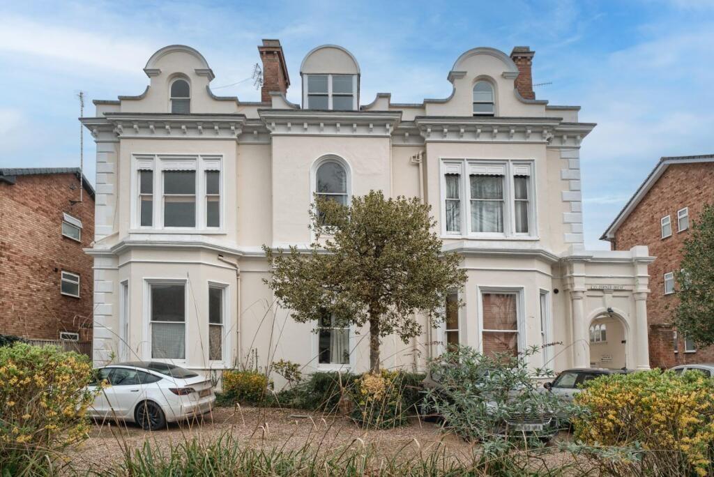 Main image of property: Binswood Avenue, Leamington Spa, Warwickshire, CV32