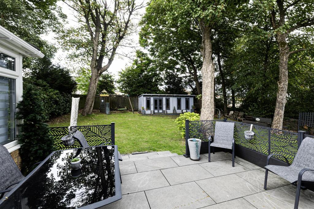 House in Huddersfield - View 4