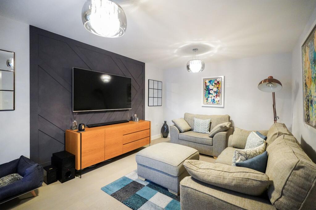 House in North East Derbyshire, Eckington - More