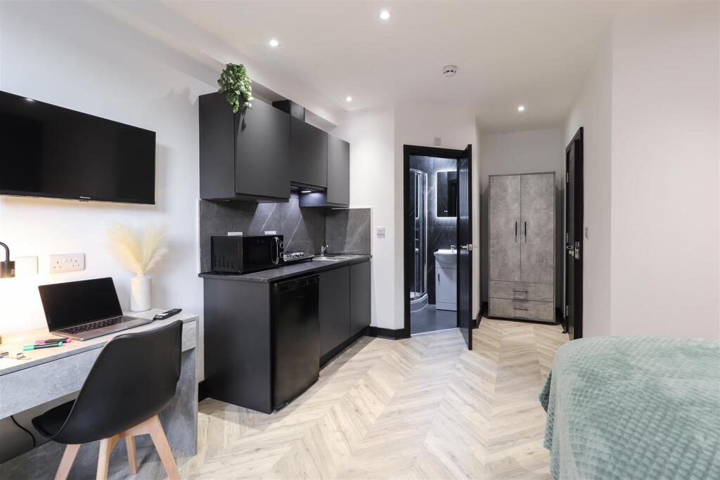 Apartment in Coventry, West Midlands - More