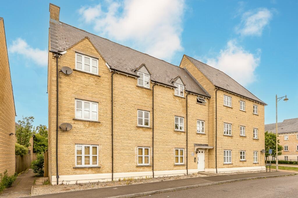 Main image of property: Heyford House, 65 Trefoil Way, Carterton, Oxfordshire, OX18