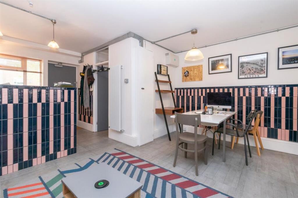 Apartment in London - More