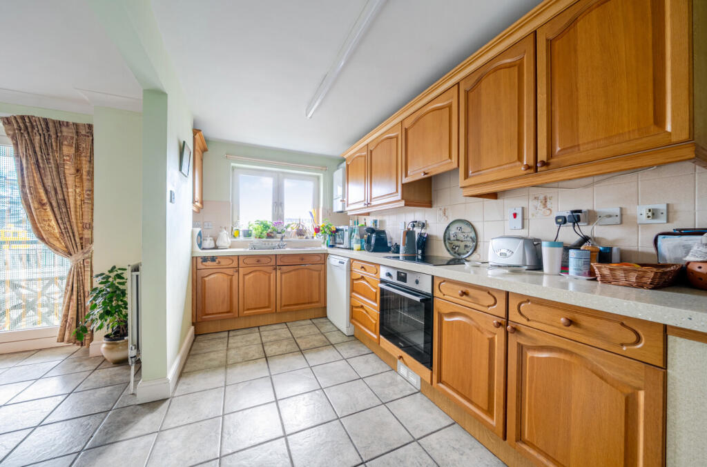 Broad Street, Old Portsmouth, Hampshire, PO1 - View 3