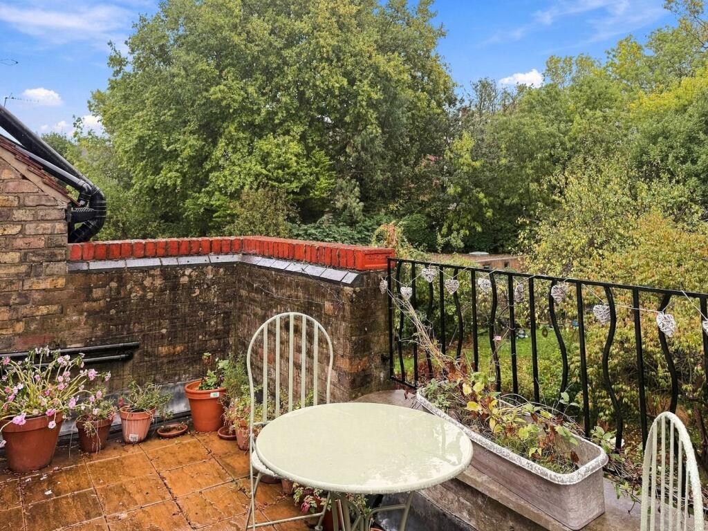 Apartment in London - View 4