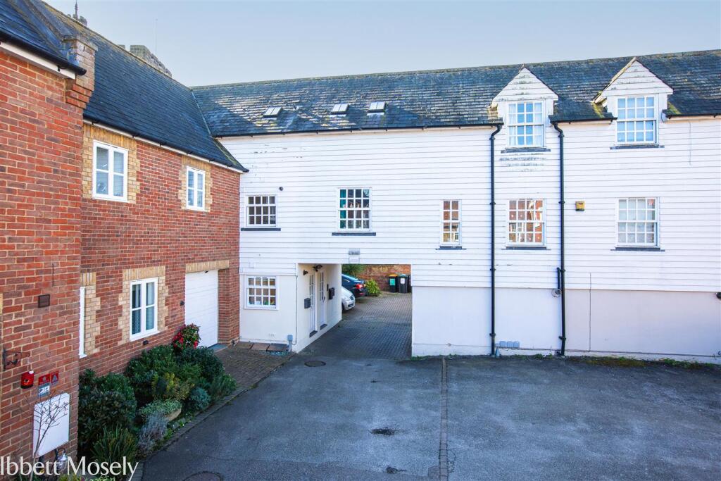 Main image of property: 8 Kinnings Row, Tonbridge