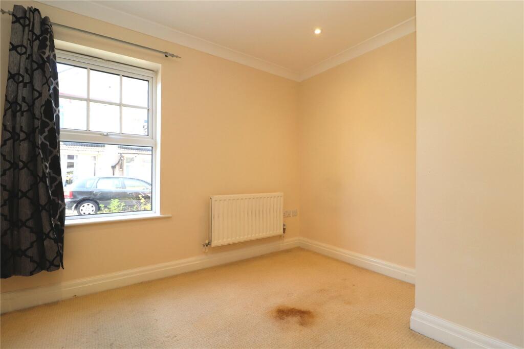 Apartment in Woking, Surrey - More