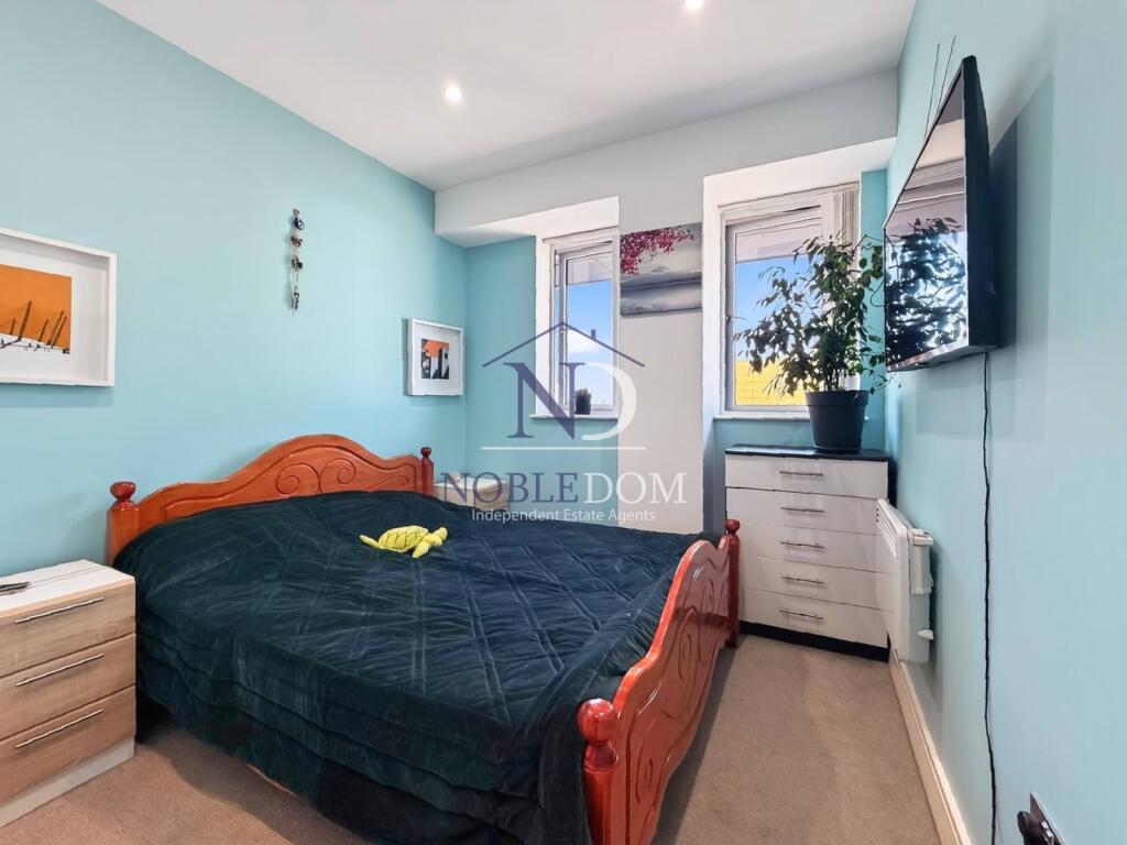 Apartment in Twickenham - More