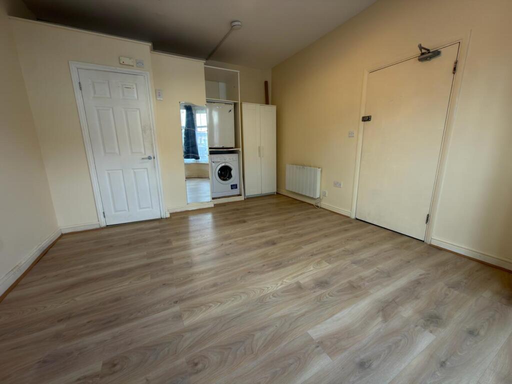 House in London, Lonesome, Mitcham - View 2