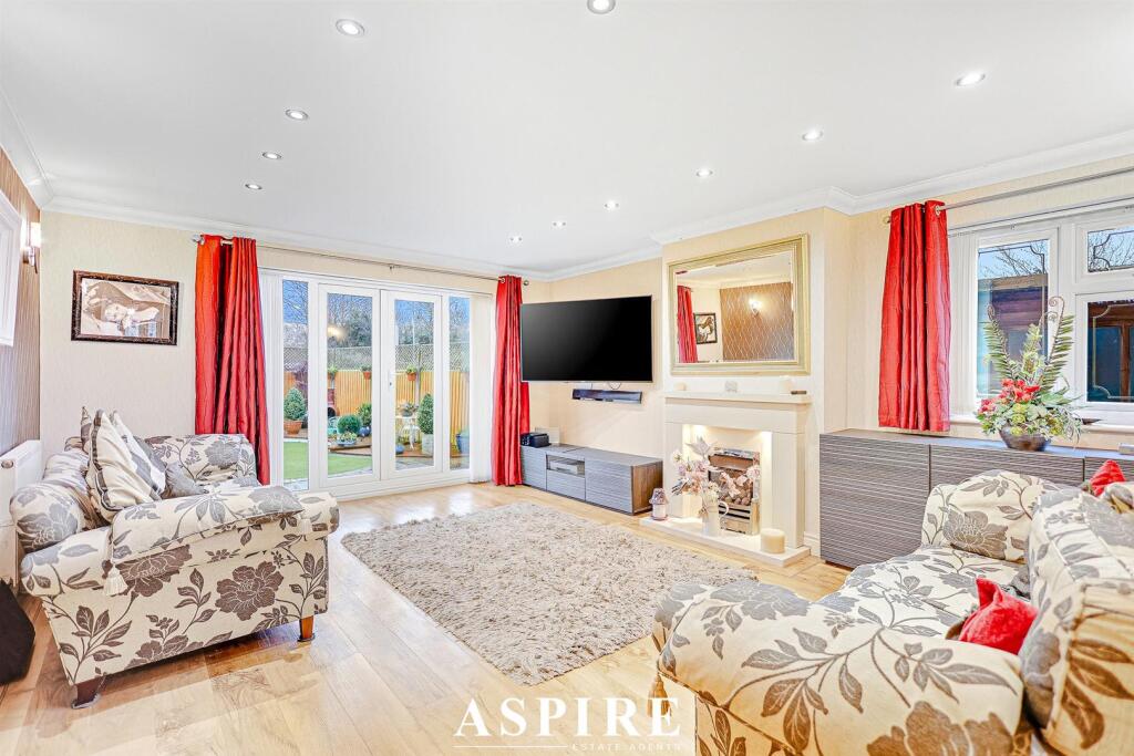 ** Chain Free ** Church Road, Laindon, Basildon photo 2