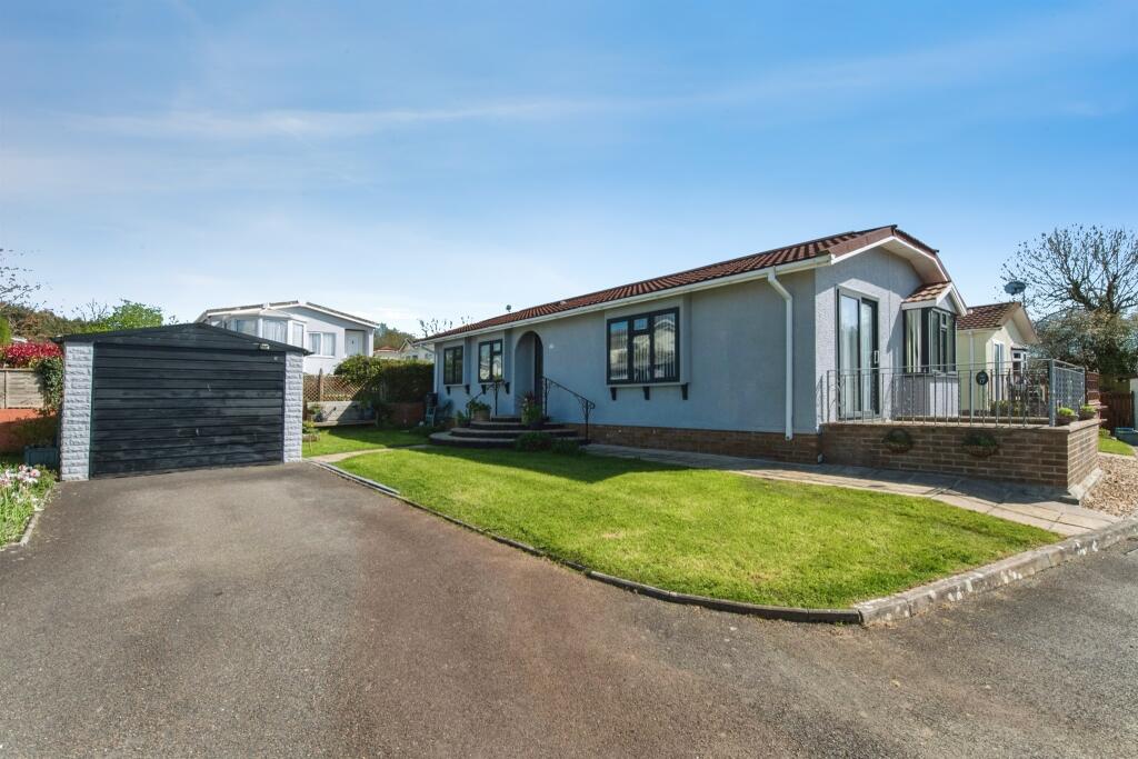 2-bed caravan on Sidmouth Road, Aylesbeare, Exeter, £180,000