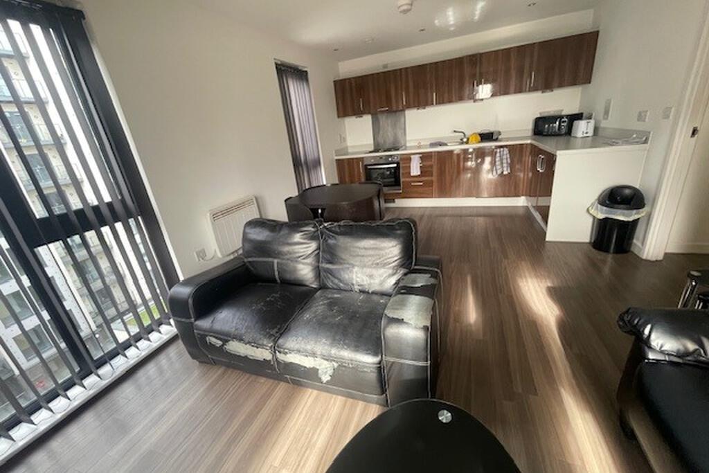 Apartment in Woking, Westfield - View 2