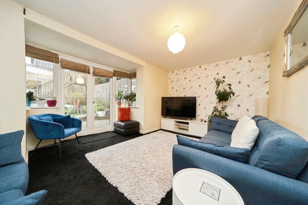 House in Leeds, Crimbles, Swinnow - View 2