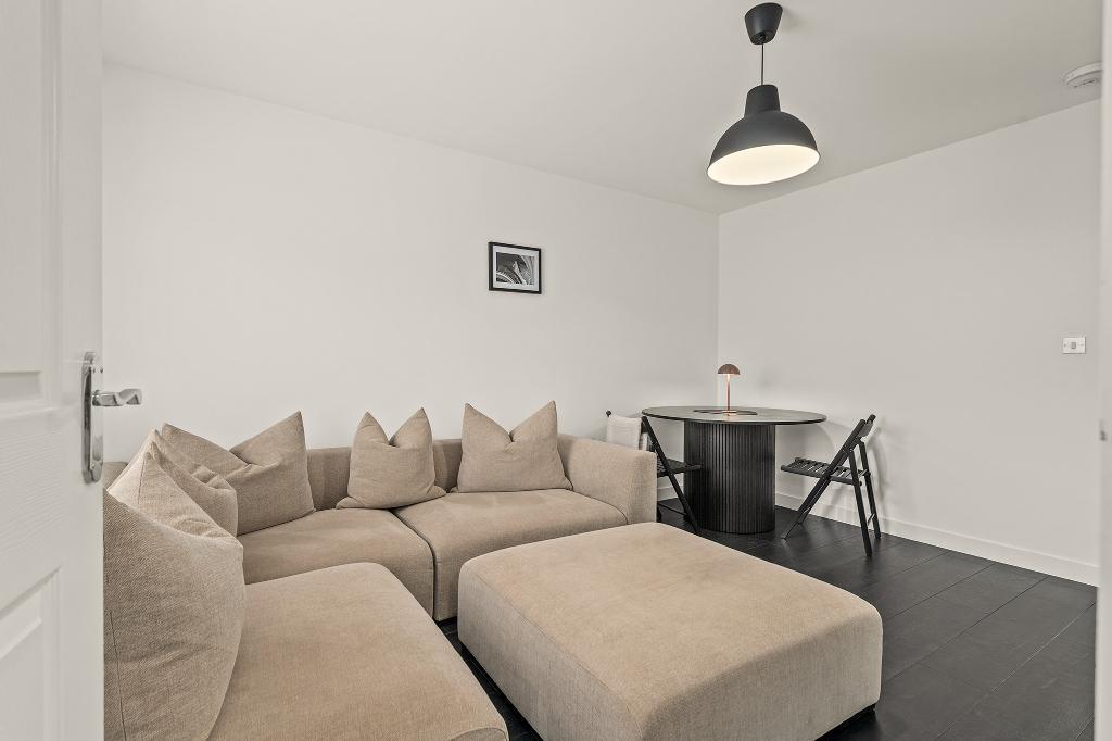 House in Larbert, Kinnaird Village - View 5