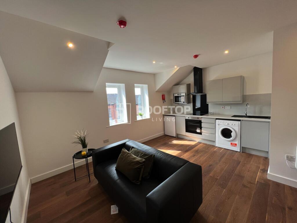 Apartment in Leeds, West Yorkshire - View 2