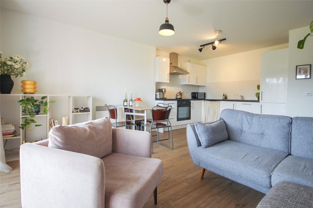 Apartment in Milton Keynes - View 4