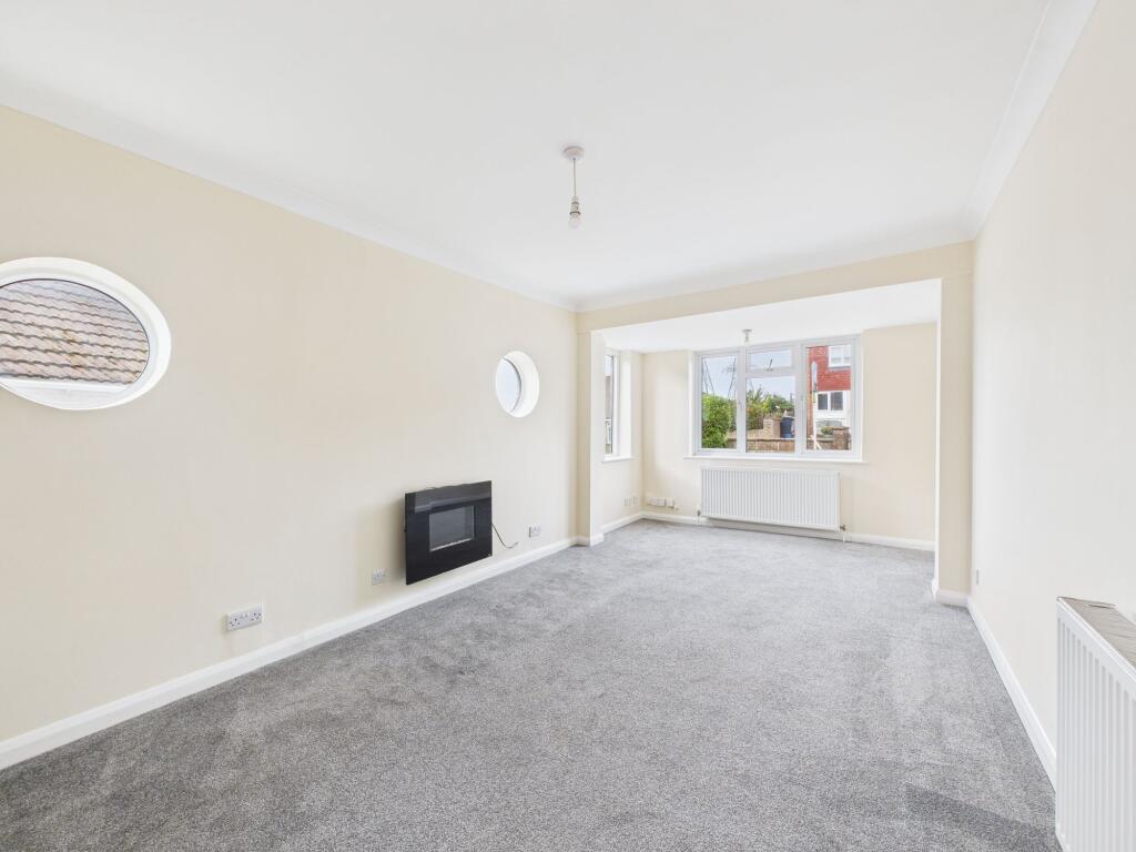 Park Crescent, Portslade, BN41 photo 2