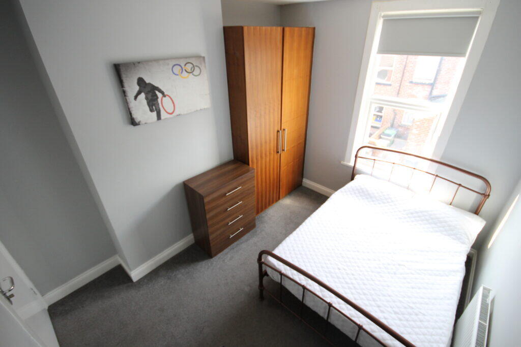 6 bedroom terraced house for rent