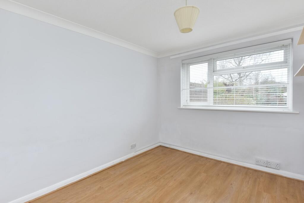 Brockenhurst Close, Canterbury photo 4