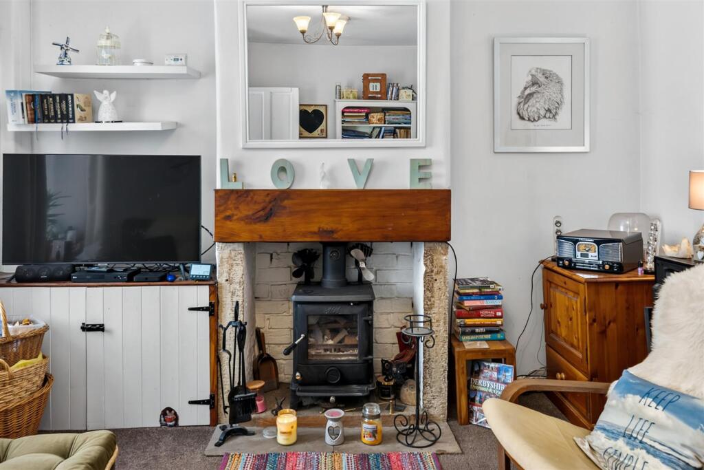 House in Matlock, Crich - More