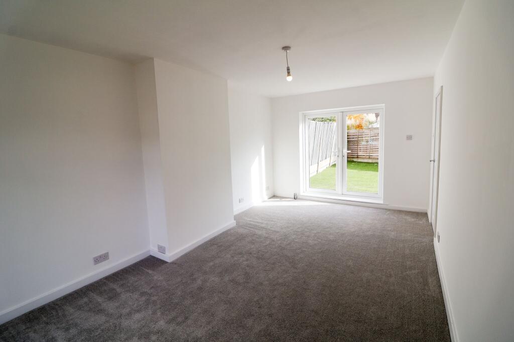 Queens Drive, Glossop, SK13 photo 2