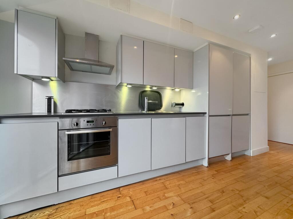 Apartment in Leeds, West Yorkshire - View 4
