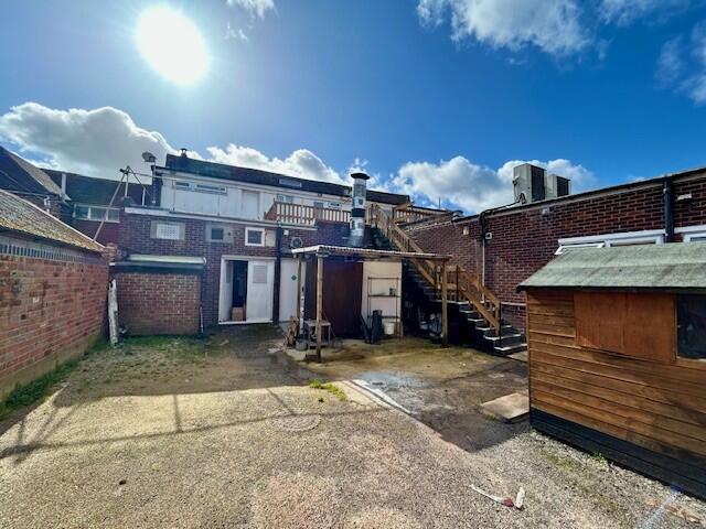 Main image of property: 5 High Street, Thatcham, Berkshire, RG19 3JG