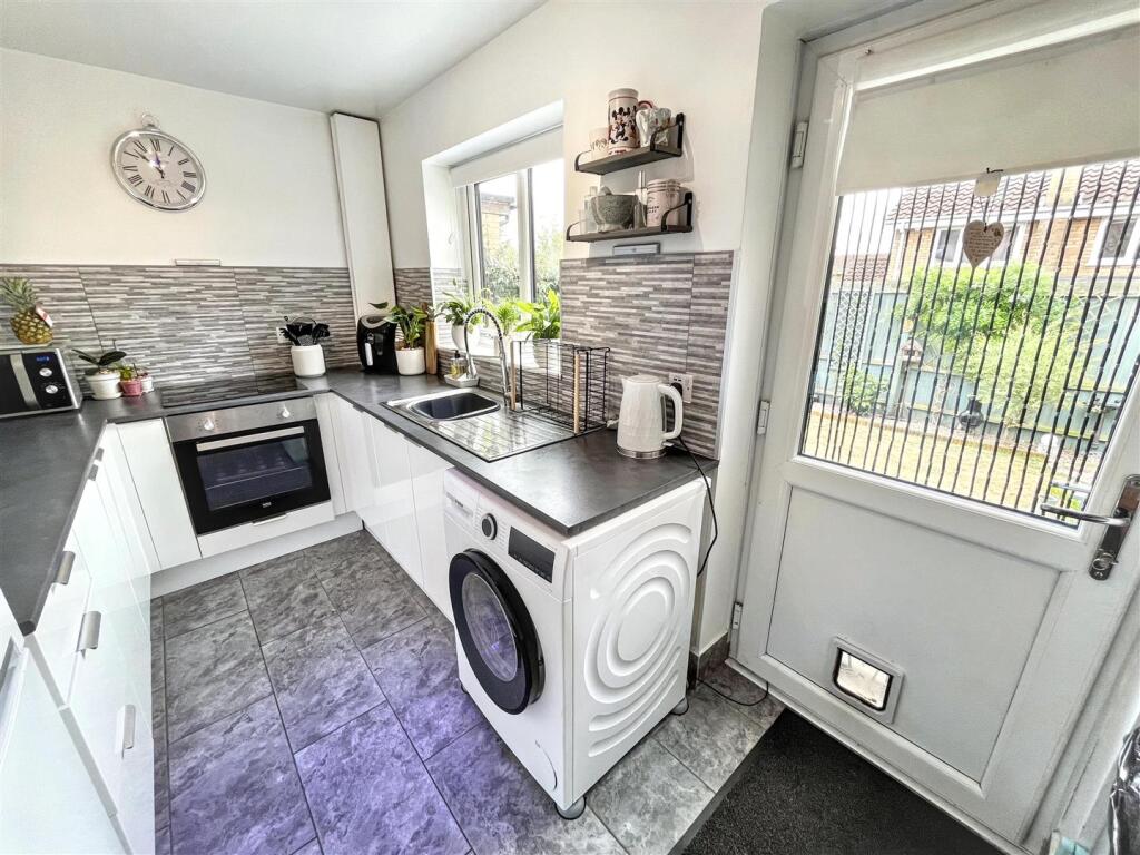Blenheim Way, Yaxley, Peterborough photo 3