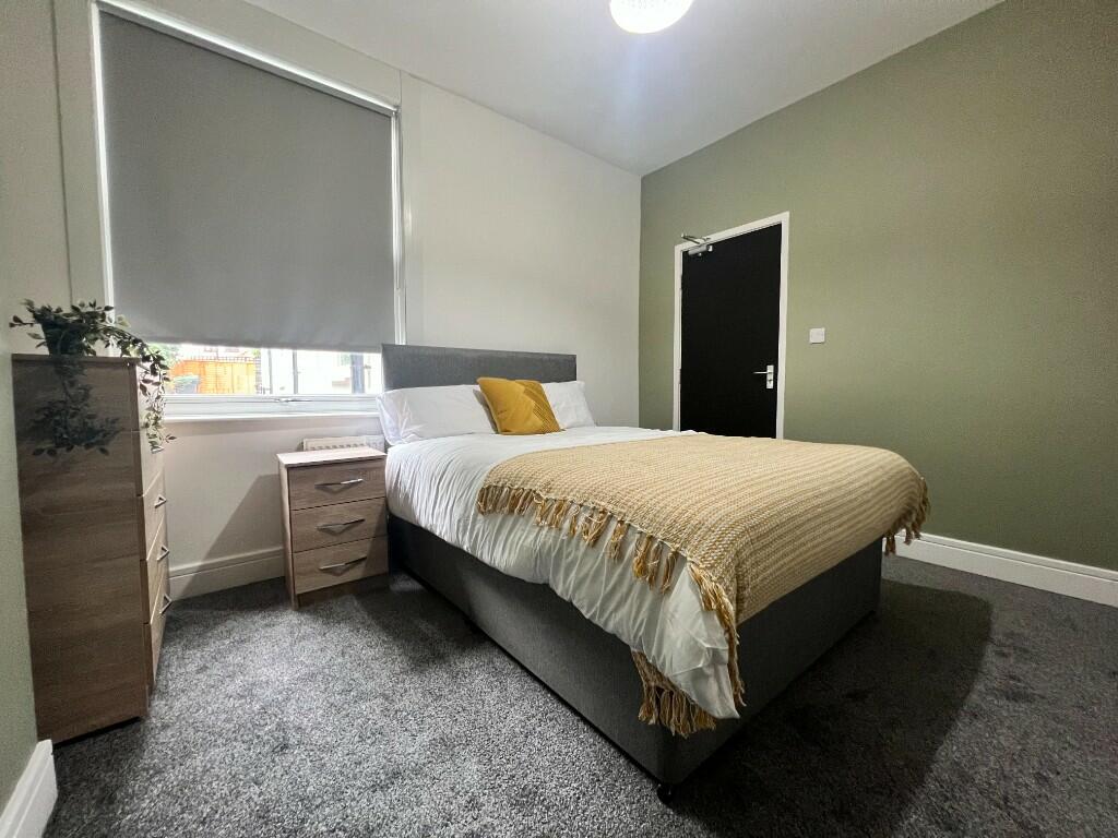 Main image of property: Manor Court Road, Nuneaton, Warwickshire, CV11