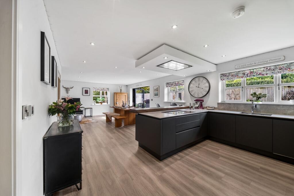 Pear Tree Orchard, Westbrook Road, Kingsley, Frodsham, WA6 8EA photo 3