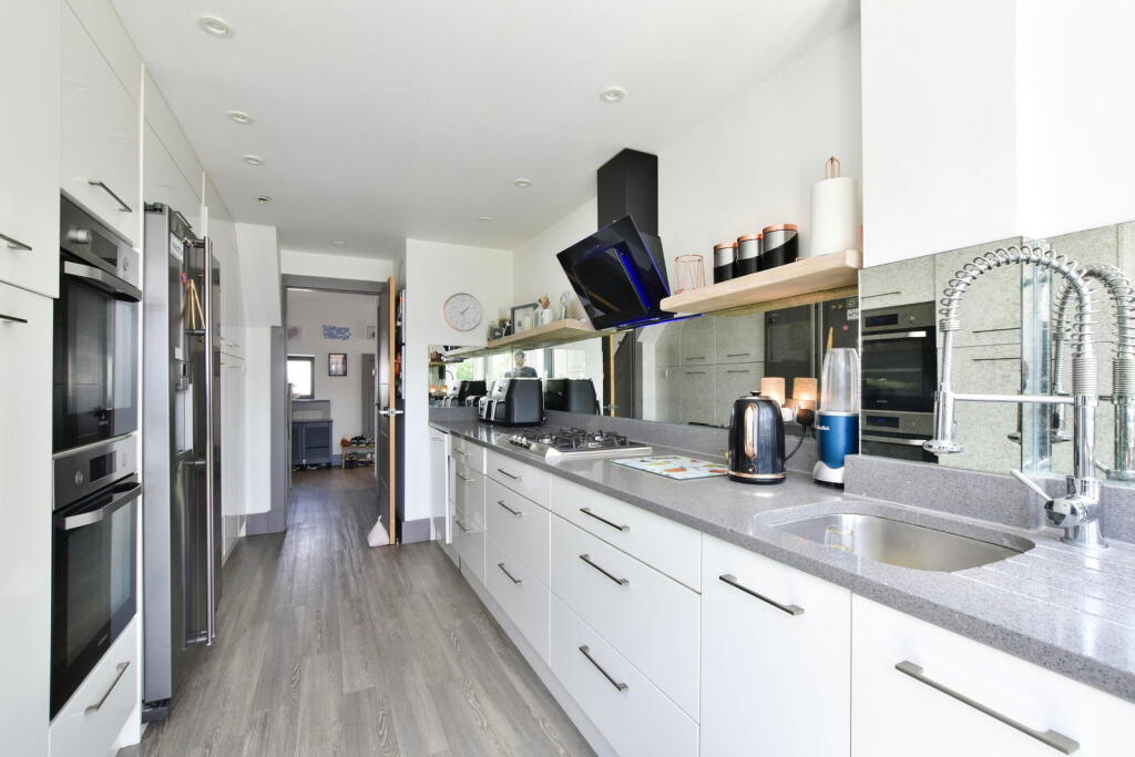 House in Dacorum, Hertfordshire - More