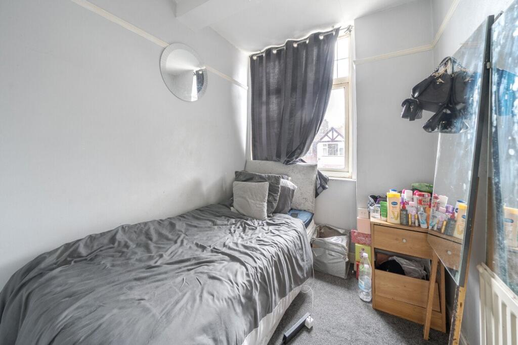 House in Bromley - View 5