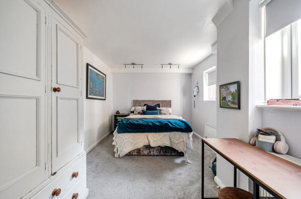 House in Guildford, Surrey - More