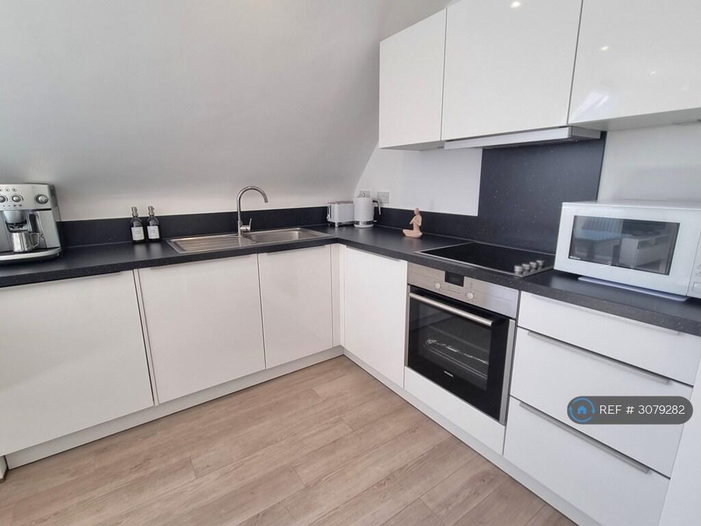 Apartment in Harrow - View 4