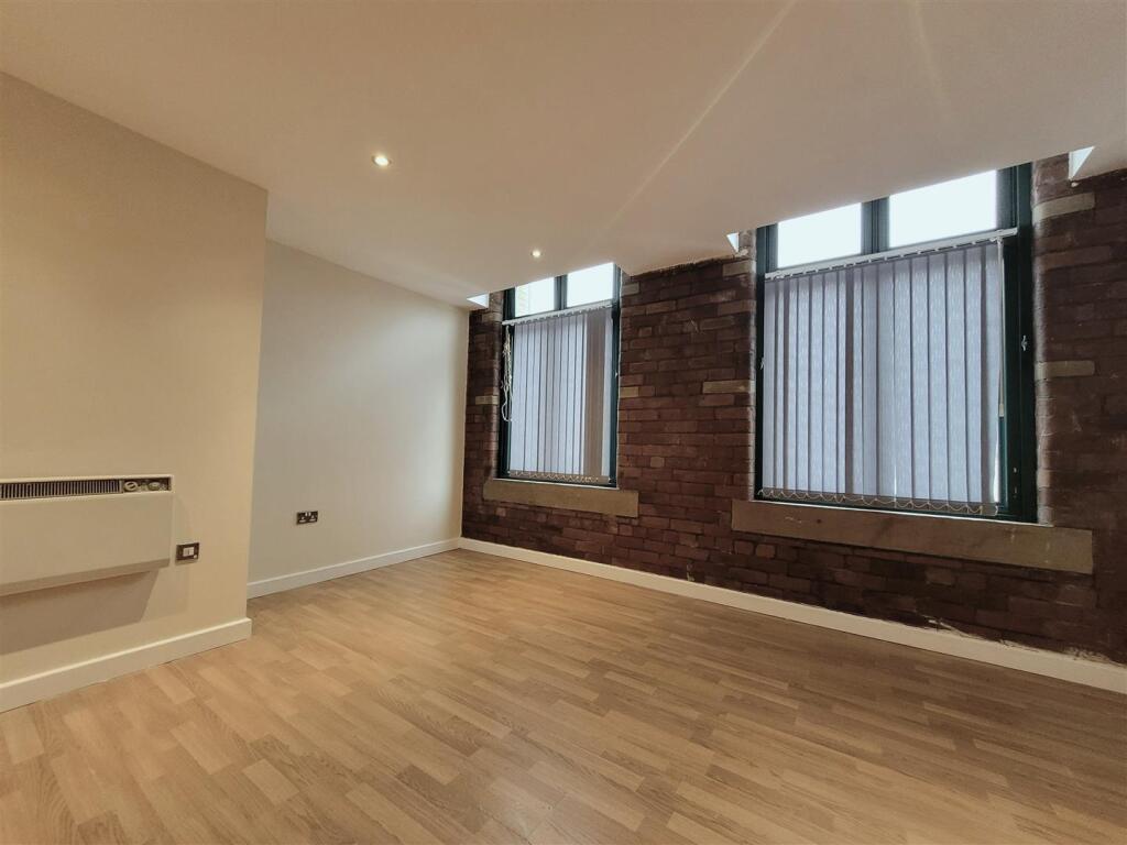 Main image of property: Apt 57 Colonial Buildings, 135-137 Sunbridge Road, Bradford